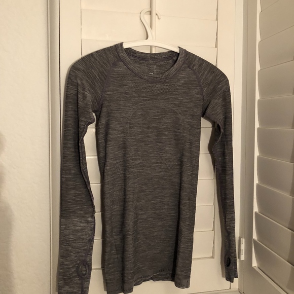 lululemon athletica Tops - Lululemon workout long sleeve!!